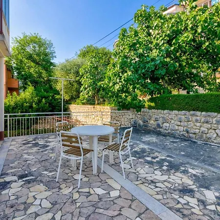In Crikvenica 5215 Apartment
