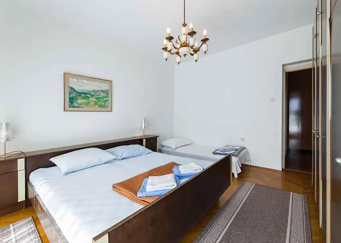 Apartment In 5215