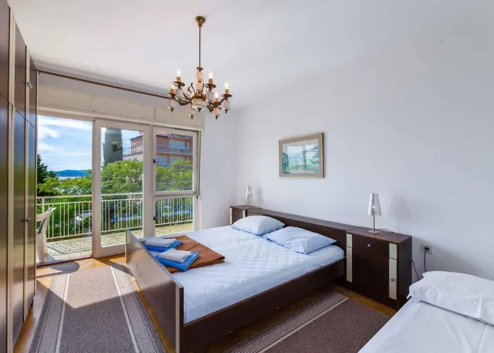 Apartment In 5215 Crikvenica